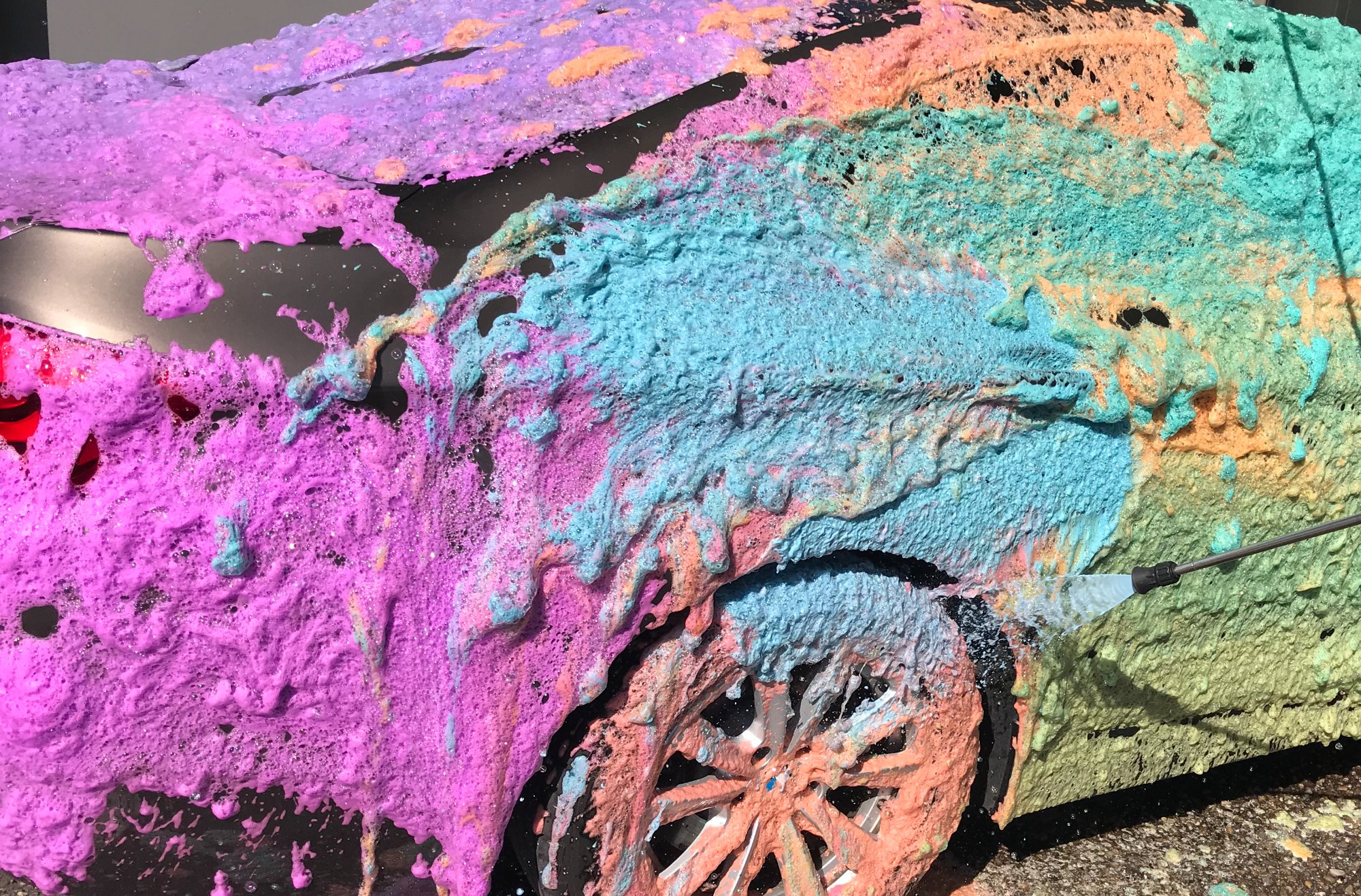 Espuma Multicolor en Autolavado La Laguna